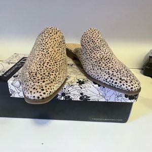 CL by Chinese Laundry Softest Cheetah Mule, size 38.5/8